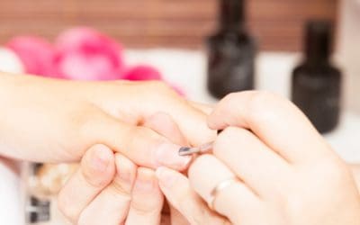 Black French Tips: Der Nagel-Trend im Frühling 2022