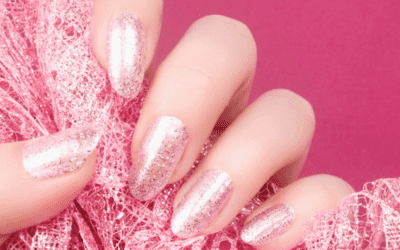 Mehr als Nude: Champagne Frosted Nails