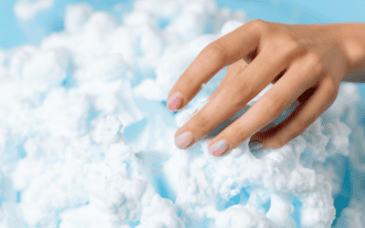 Nageltrend im Frühling 2023: Cloud Nails